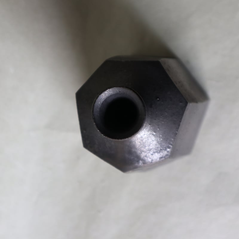 黒陶面取花入 046 | 桃居 online 展覧会