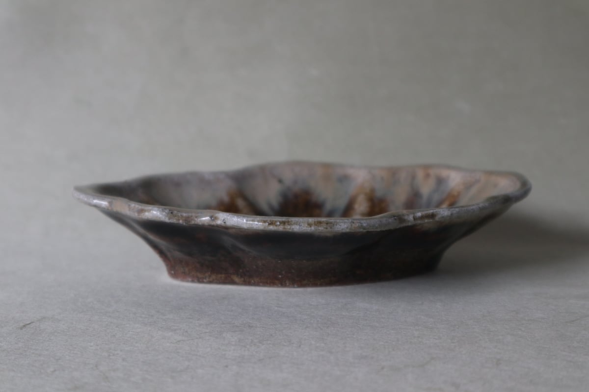 [新品未使用] 余宮隆　飴釉木の葉皿Lサイズ 新品未使用] 余宮隆 飴釉木の葉皿Lサイズ - メルカリ
