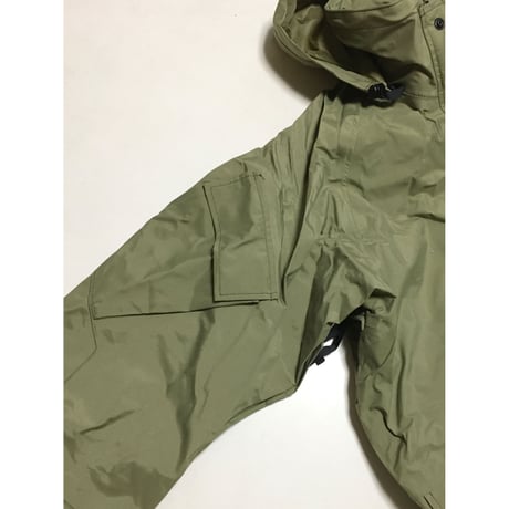DEAD STOCK US ARMY ECWCS GEN2 ゴアテックスパーカー　KHAKI MEDIUM-REGULAR デッドストック