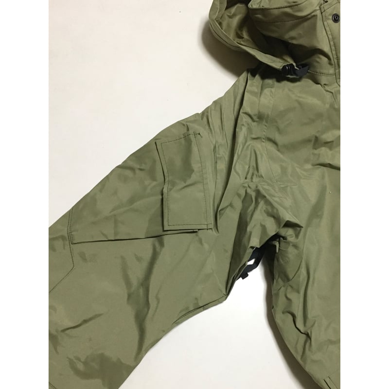 DEAD STOCK US ARMY ECWCS GEN2 ゴアテックスパーカー KHAKI DEAD STOCK US ARMY ECWCS GEN2 ゴアテックスパーカー KHAKI