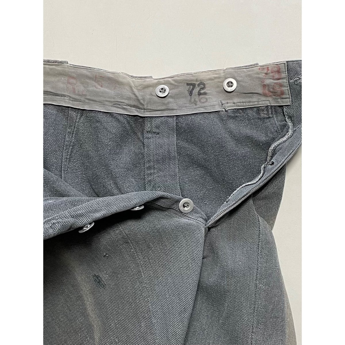 スイス軍放出品 デニムパンツアルミボタン110㎝ ヴィンテージ 083102