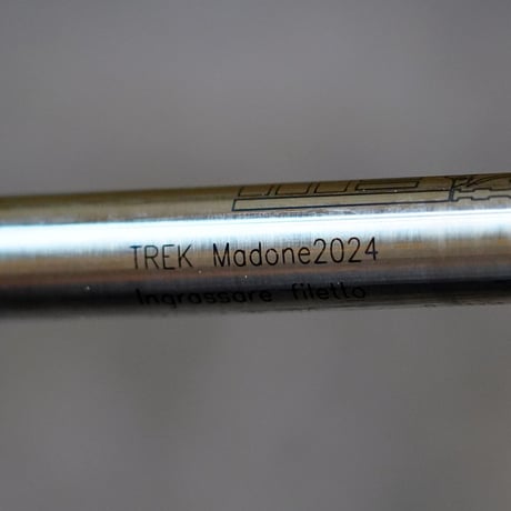 TREK MADONE Gen8 チタンスルーアスクル - Meti di Codeluppi Dante - Made in ITALY