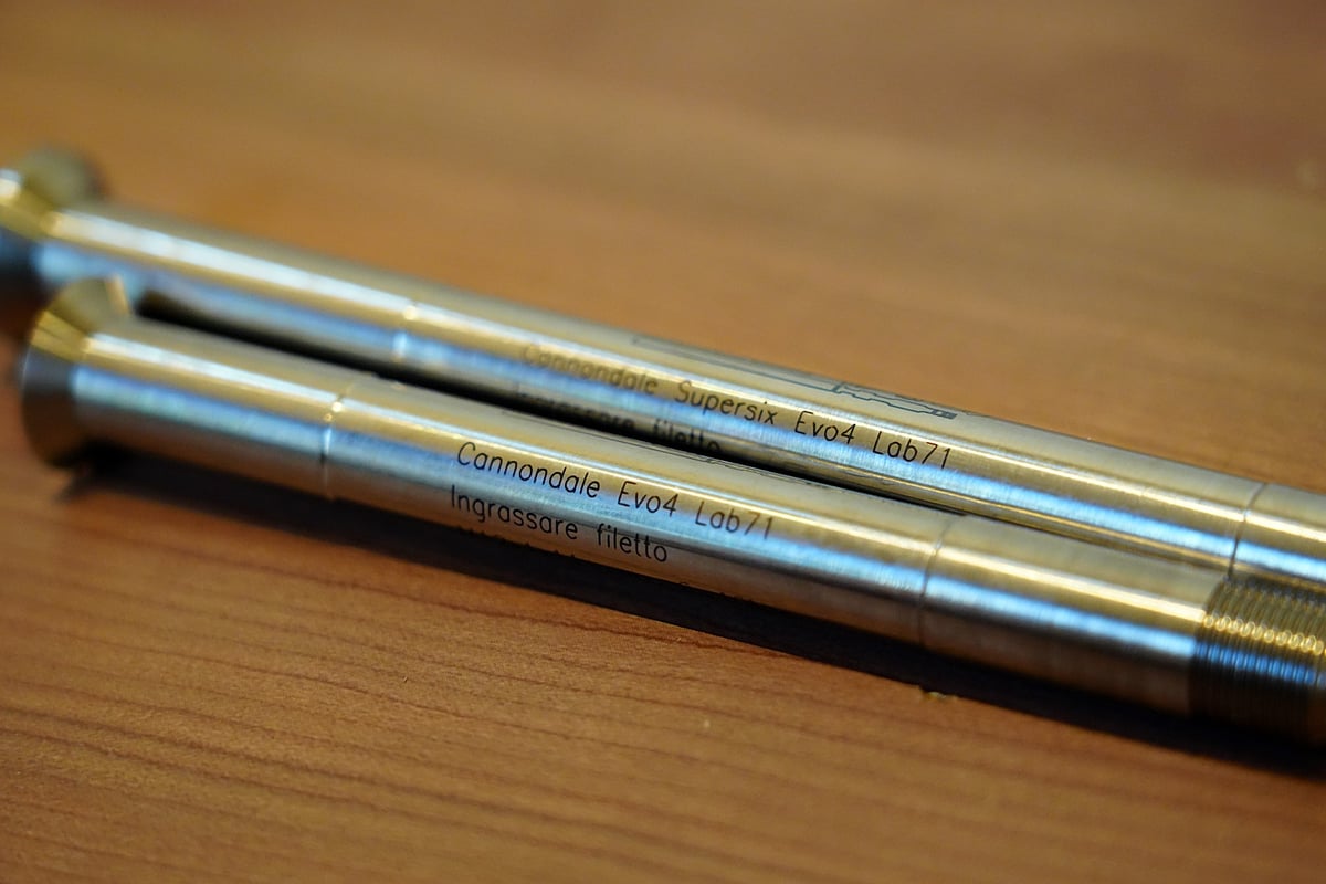 Super SIX EVO LAB71 チタンスルーアスクル - Meti di Codelu