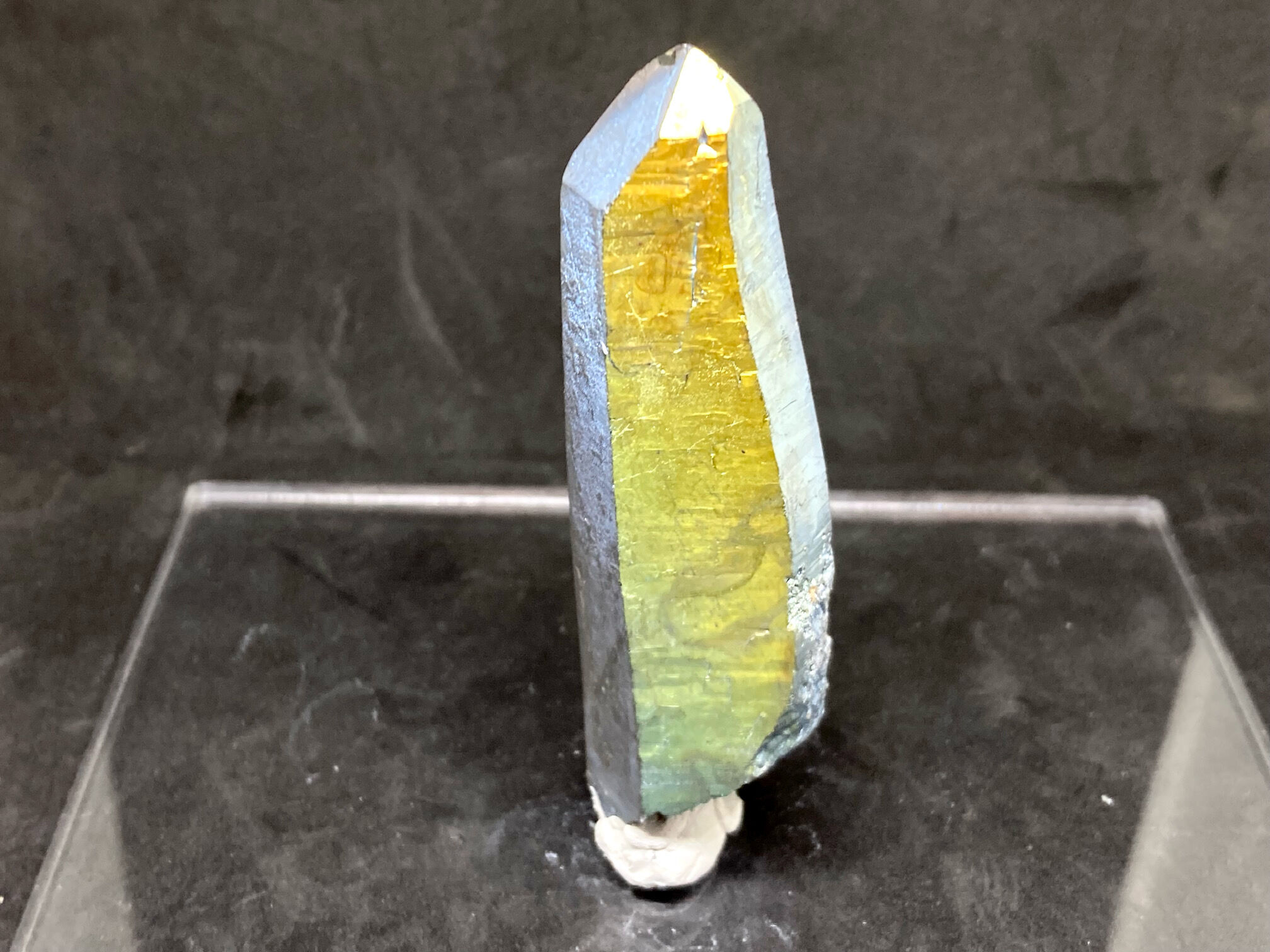 虹色光沢！】アメリカ・アーカンソー州産オーロラ水晶一本剣【47.27g