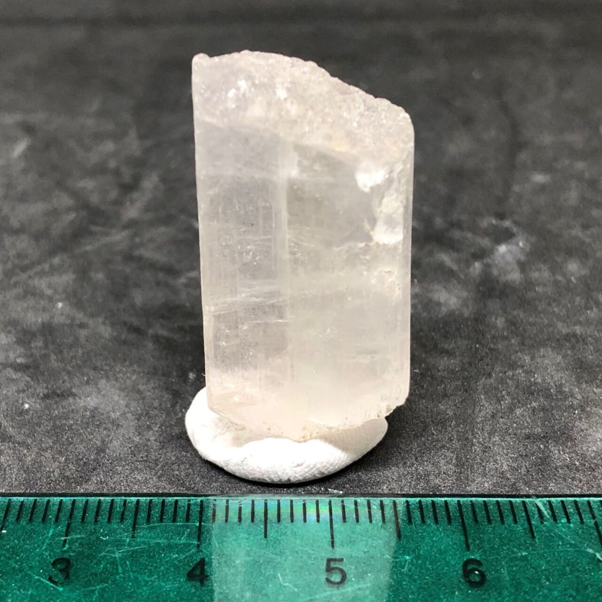 強蛍光ヒデナイト・結晶【64.90ct】 | へし屋オンラインストア