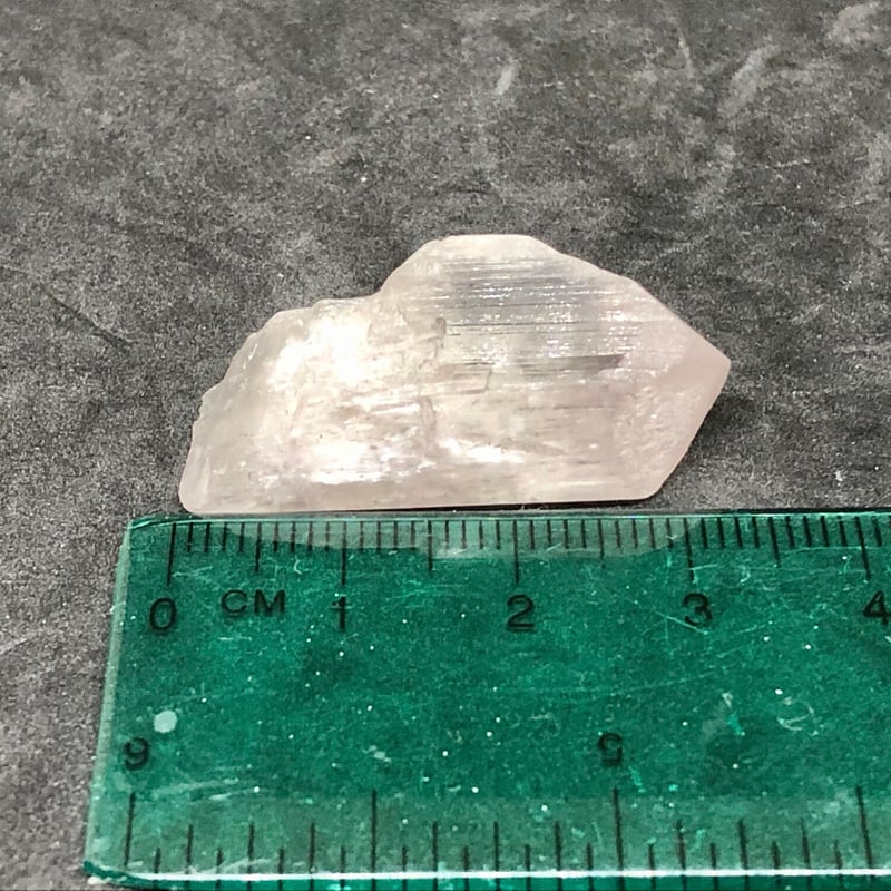 強蛍光ヒデナイト・高透明度結晶【45.30ct】 | へし屋オンラインストア