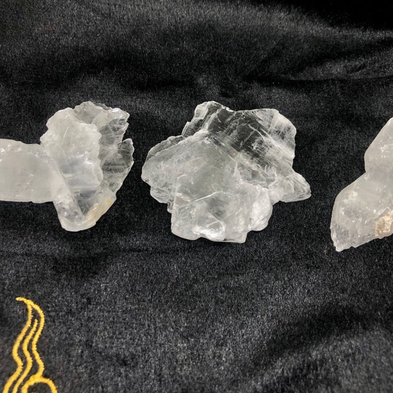 セレナイト（透石膏）・双晶フィッシュテール【大サイズ薄型41.3g