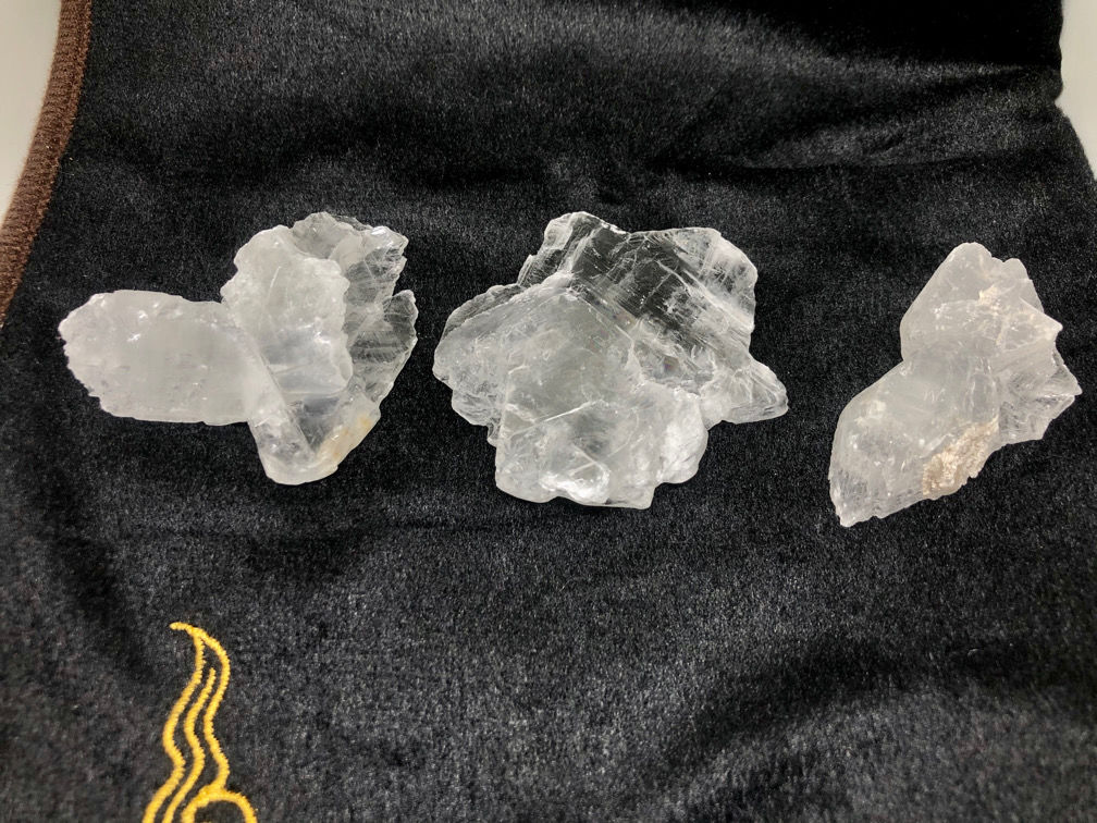 セレナイト（透石膏）・双晶フィッシュテール【大サイズ薄型41.3g