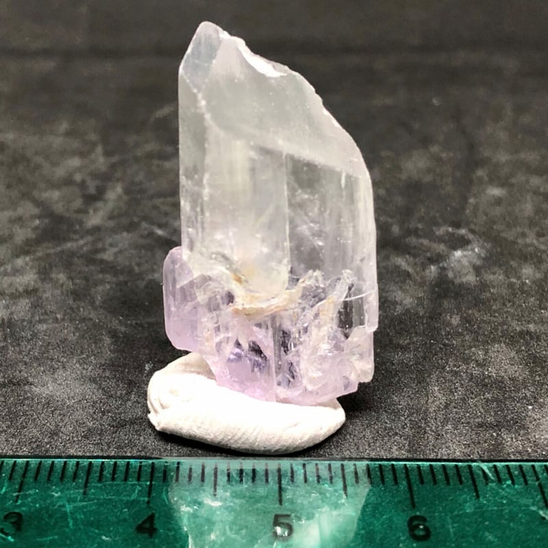 激レア！バイカラークンツァイトヒデナイト・結晶【45.15ct