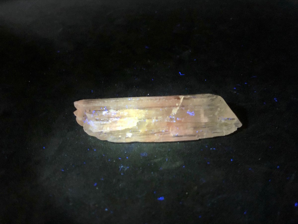激レア！バイカラークンツァイトヒデナイト・結晶【53.80ct