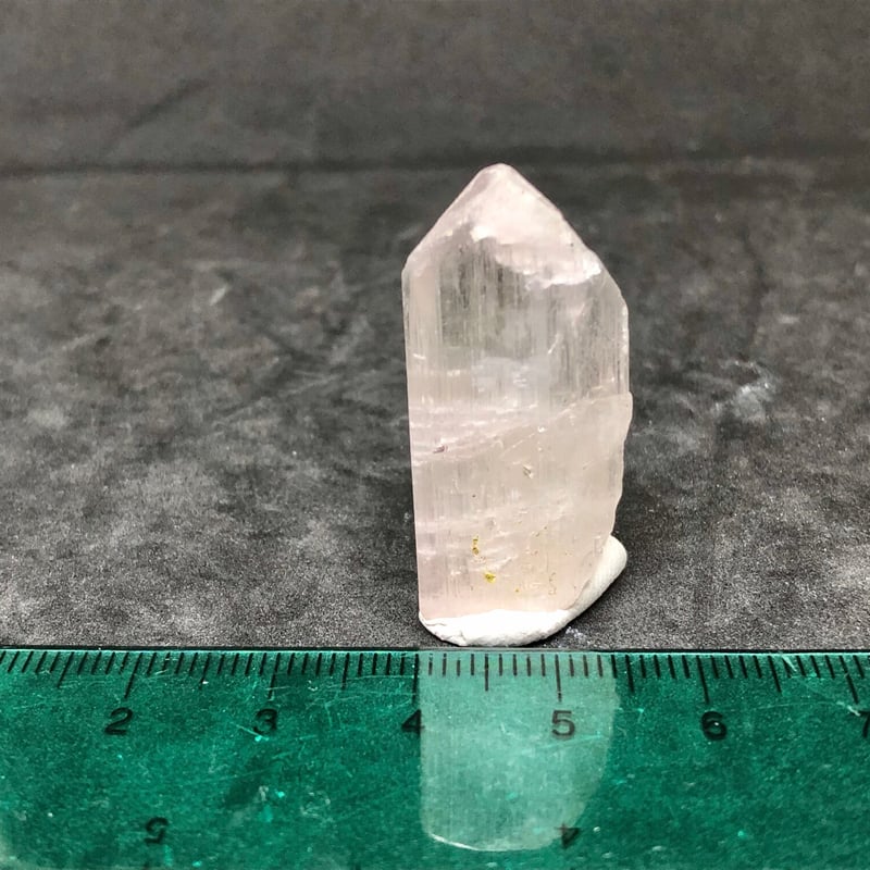 強蛍光ヒデナイト・高透明度結晶【45.30ct】 | へし屋オンラインストア