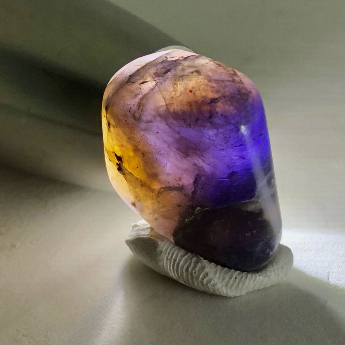 超透明度・多色性バッチリ！】アイオライト・タンブル【④10.87g  