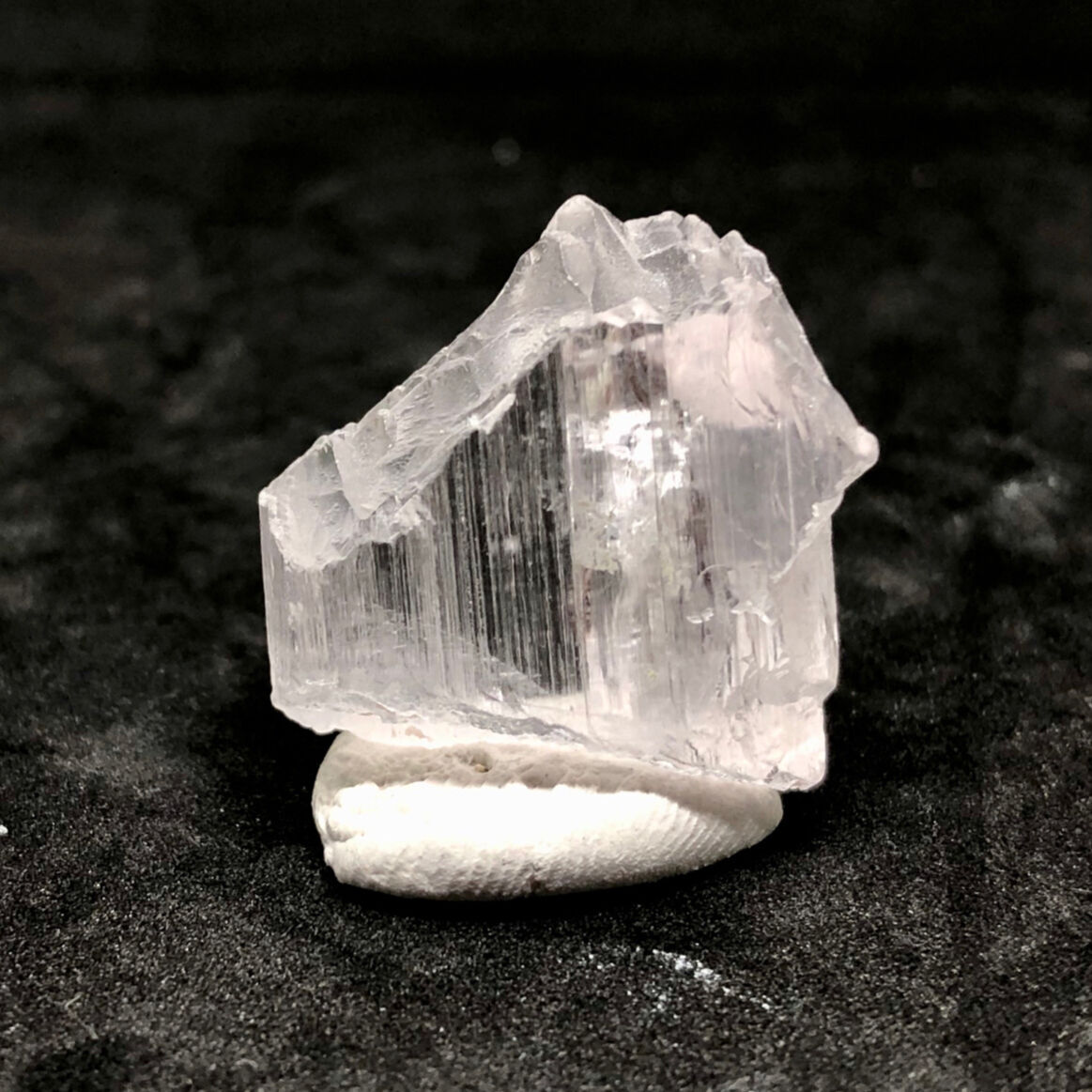 ☆クンツァイト☆　透明度高め カラーレスクンツァイト・超透明度高蛍光・タンブル【30.80ct