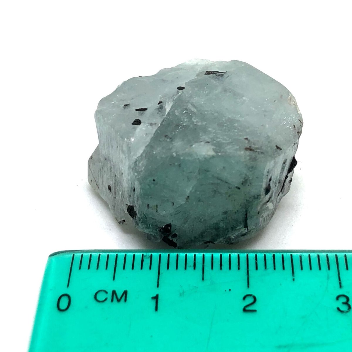 インクルージョン鉱物！】鉄トルマリン入りアクアマリン・六角柱結晶