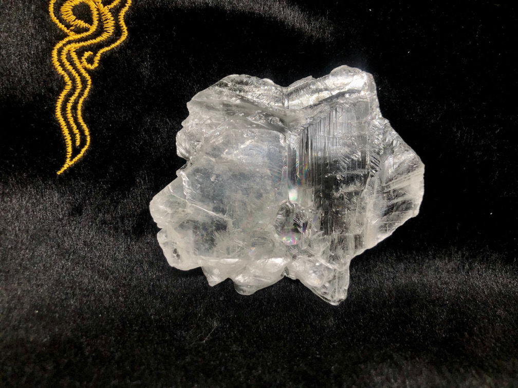 セレナイト（透石膏）・双晶フィッシュテール【大サイズ薄型41.3