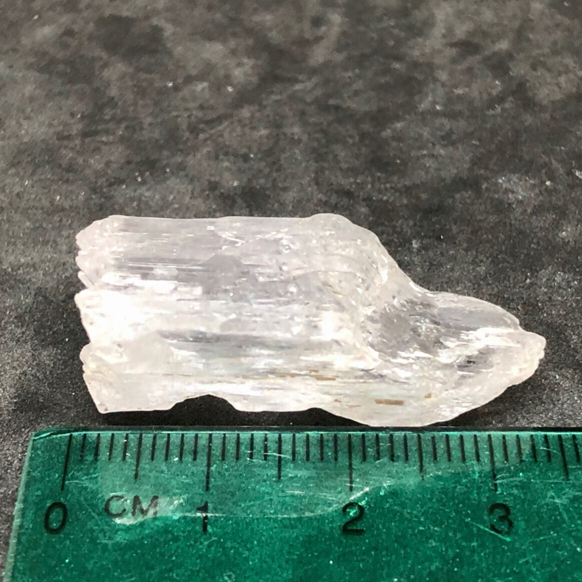 カラーレスクンツァイト・高透明度結晶【52.90ct】 | へし屋