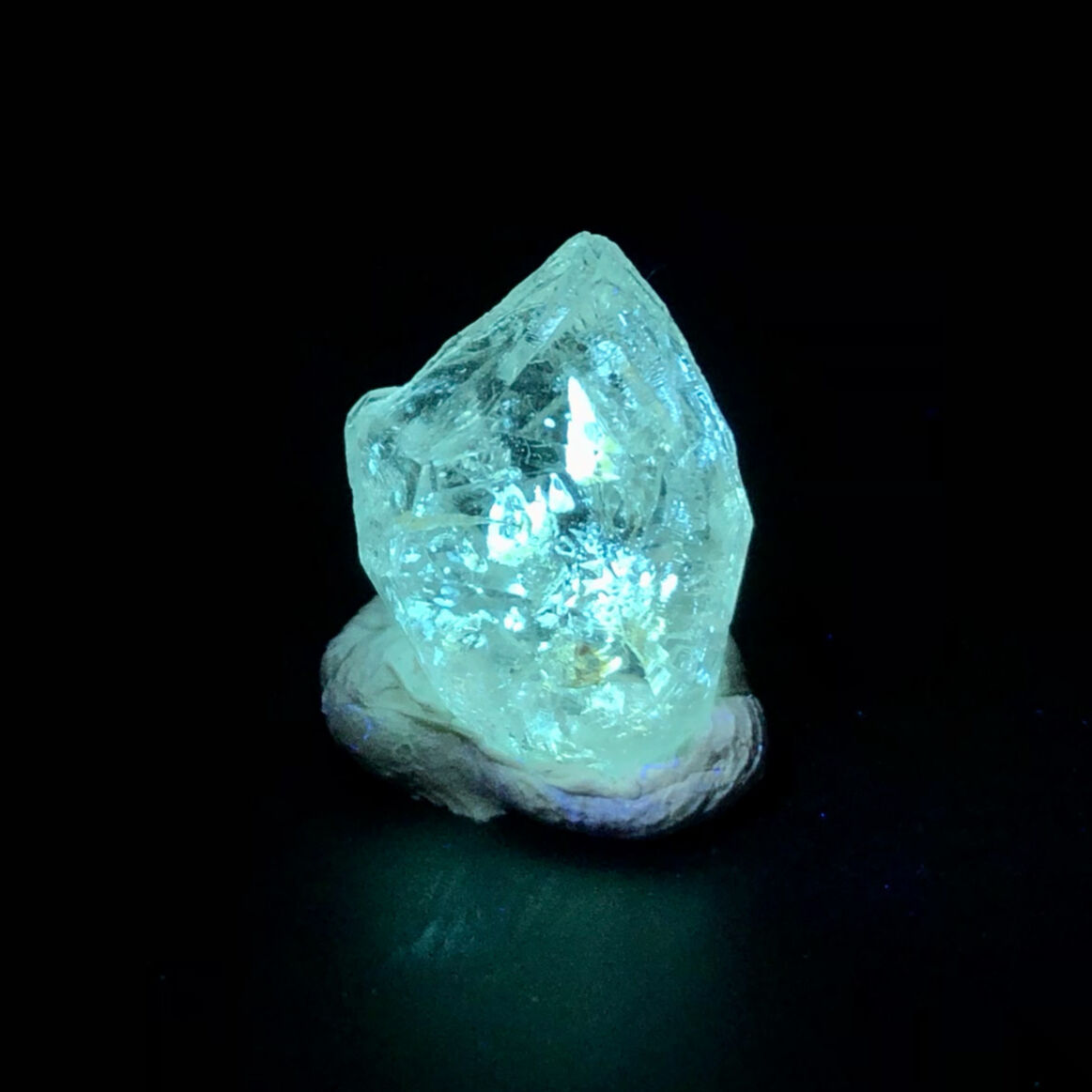 パキスタン バロチスタン州産 オイルインエレスチャル オレンジ蛍光