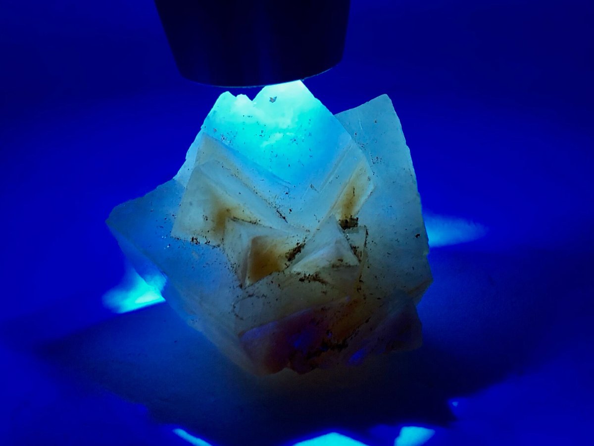 美結晶！】中国産蛍光オレンジカルサイト・クラスター標本【①33.81g