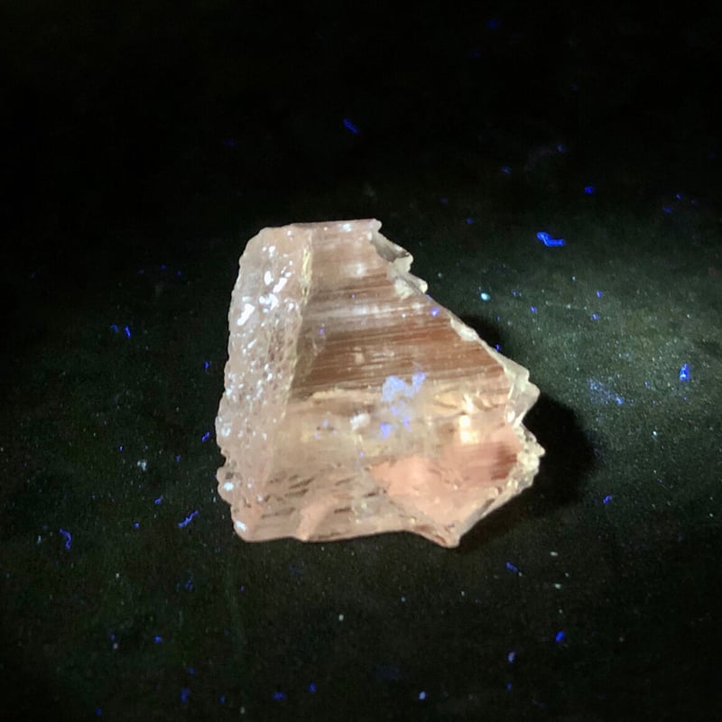 ☆クンツァイト☆　透明度高め カラーレスクンツァイト・超透明度高蛍光・タンブル【30.80ct