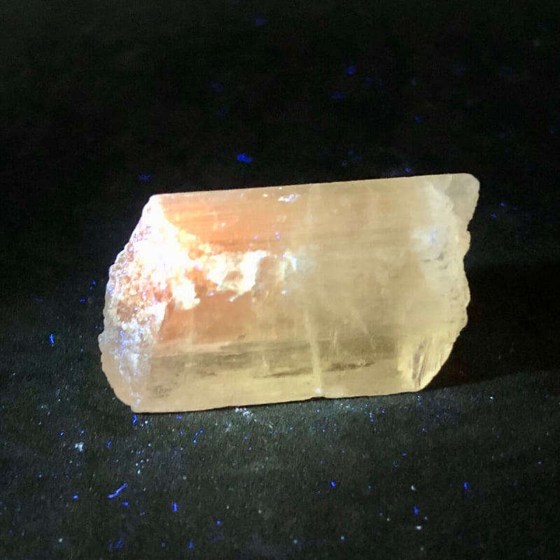 強蛍光ヒデナイト・結晶【64.90ct】 | へし屋オンラインストア