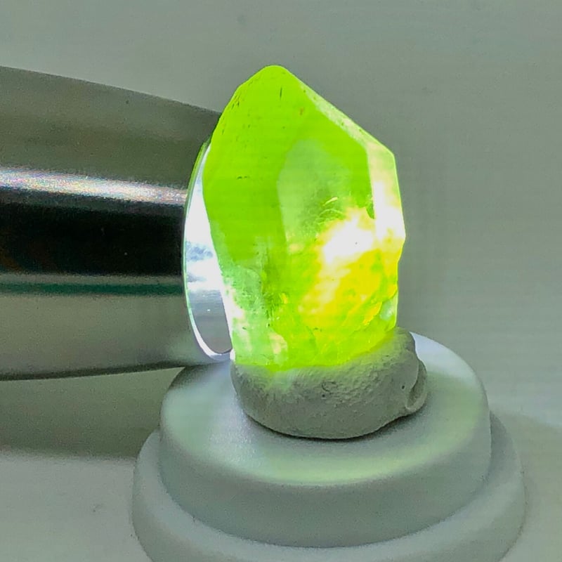 【専用】高品質　透明感抜群　天然石ペリドット約6.8㍉ 専用】高品質 透明感抜群 天然石ペリドット約6.8㍉ imgrc0083975789.jpg