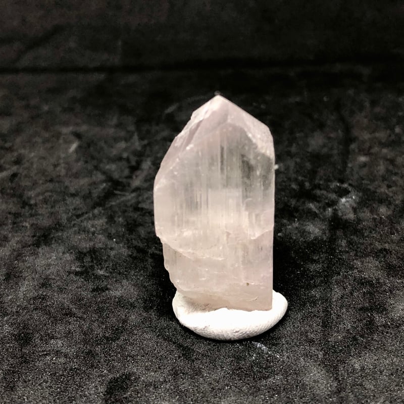 ヒデナイト　宝石質鉱物標本 強蛍光ヒデナイト・高透明度結晶【45.30ct】 | へし屋オンラインストア