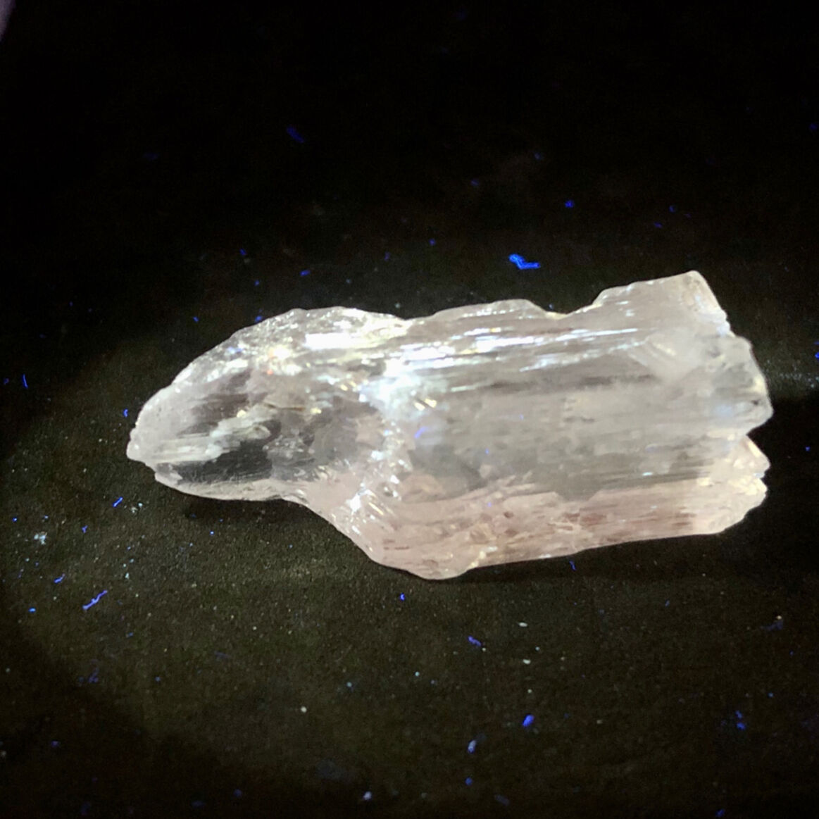 カラーレスクンツァイト・高透明度結晶【52.90ct】 | へし屋