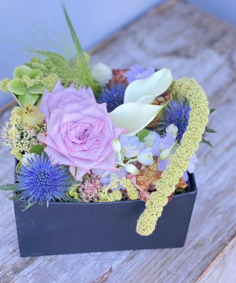 青と白の造花ボックスアレンジメント 青と白の造花ボックスアレンジメント 青と白の造花 ボックス