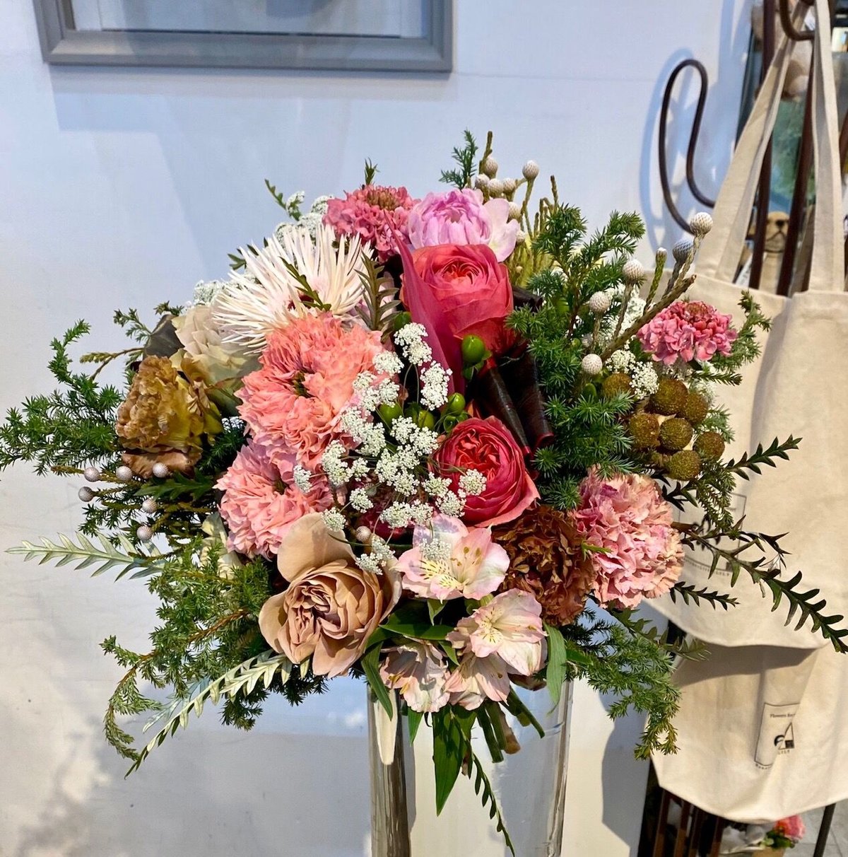 ピンク系シックなオシャレかわいいブーケ | Hanatomo × Little LILY