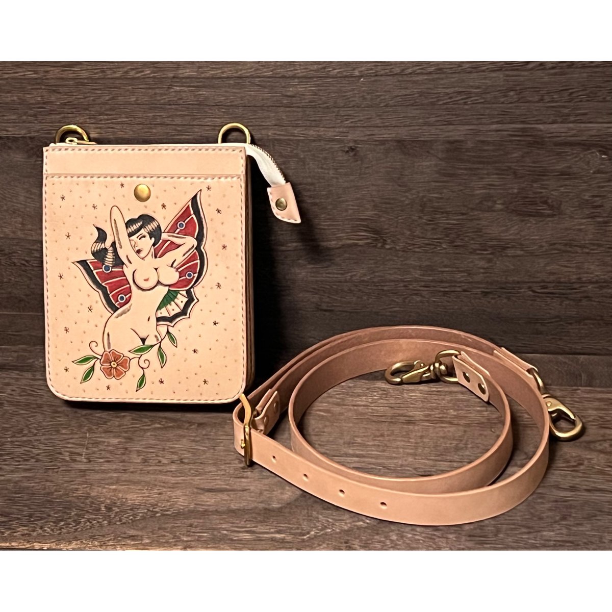 サコッシュ | LOOSE NEEDLE TATTOOING LEATHERS