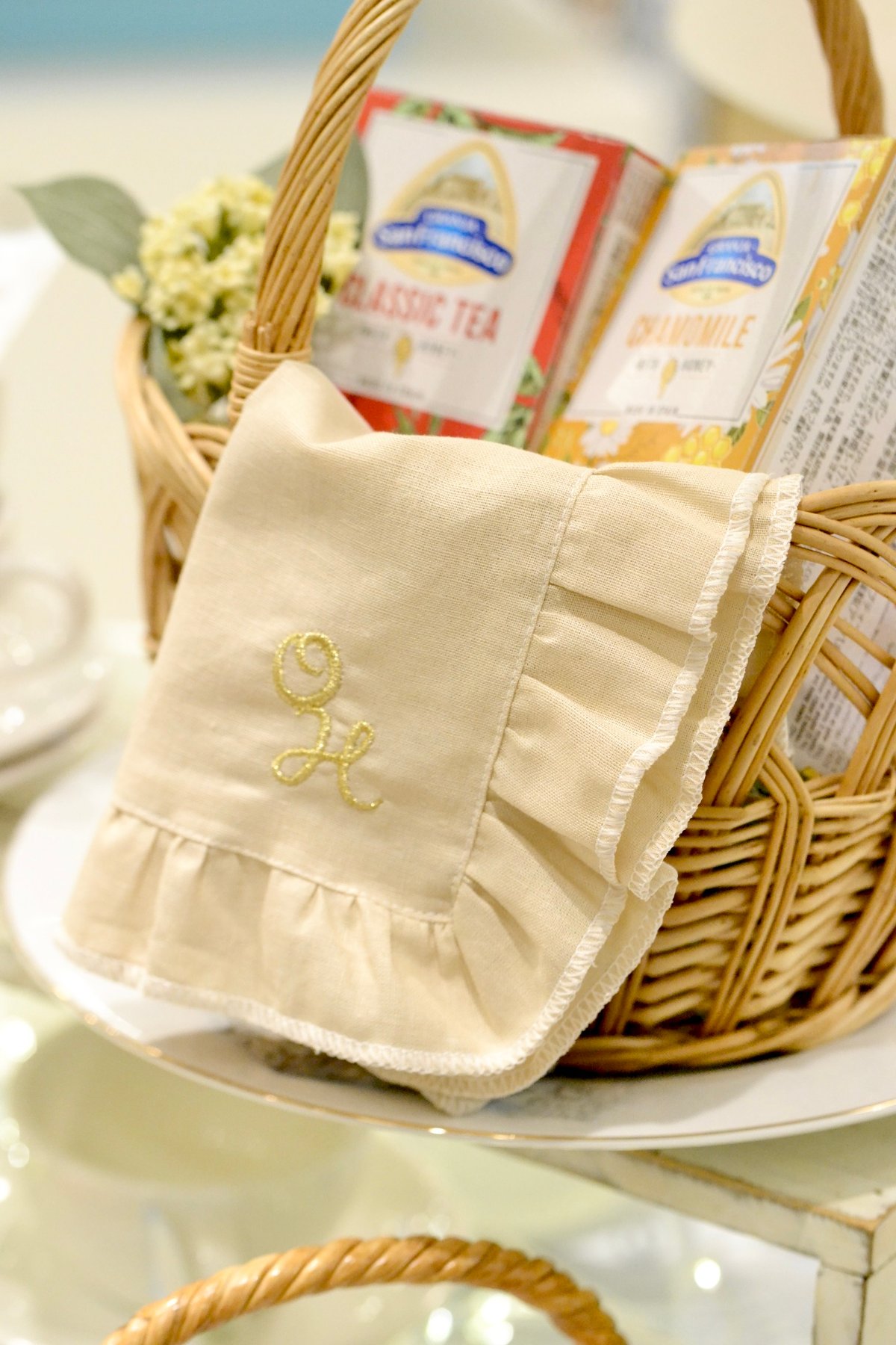 Original Logo Frill Linen Lunch Mat | OctaHotel