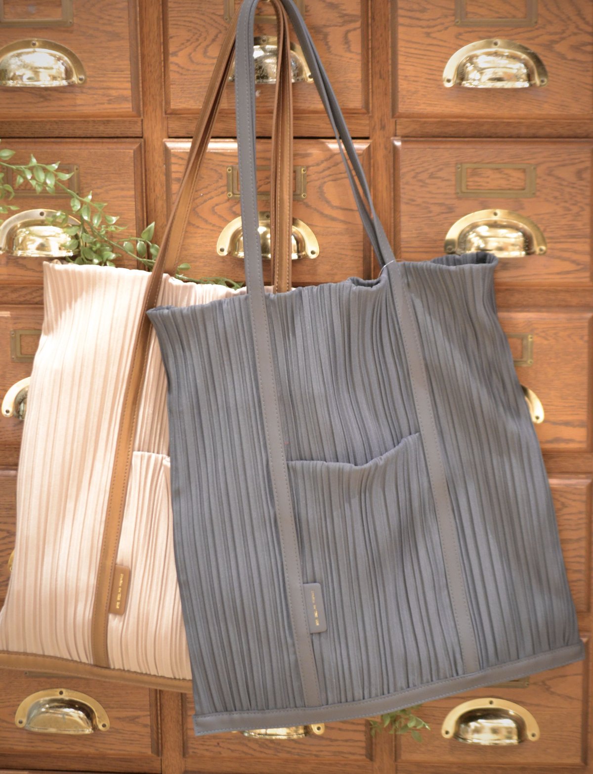 Pleats Tote Bag | OctaHotel Online Shop