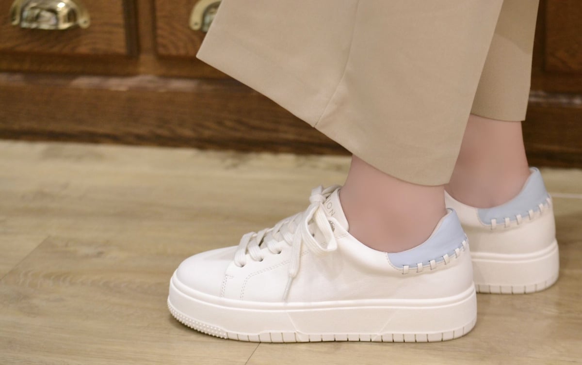 White Sneakers【129-6】✴︎Octa Blue✴︎ | OctaHotel