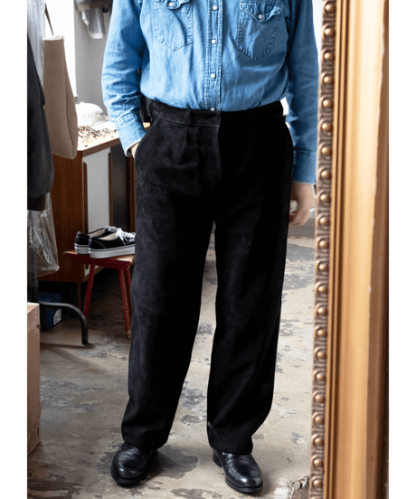 A.M LONDON　GOAT SKIN SUEDE 1-TUCK TROUSERS