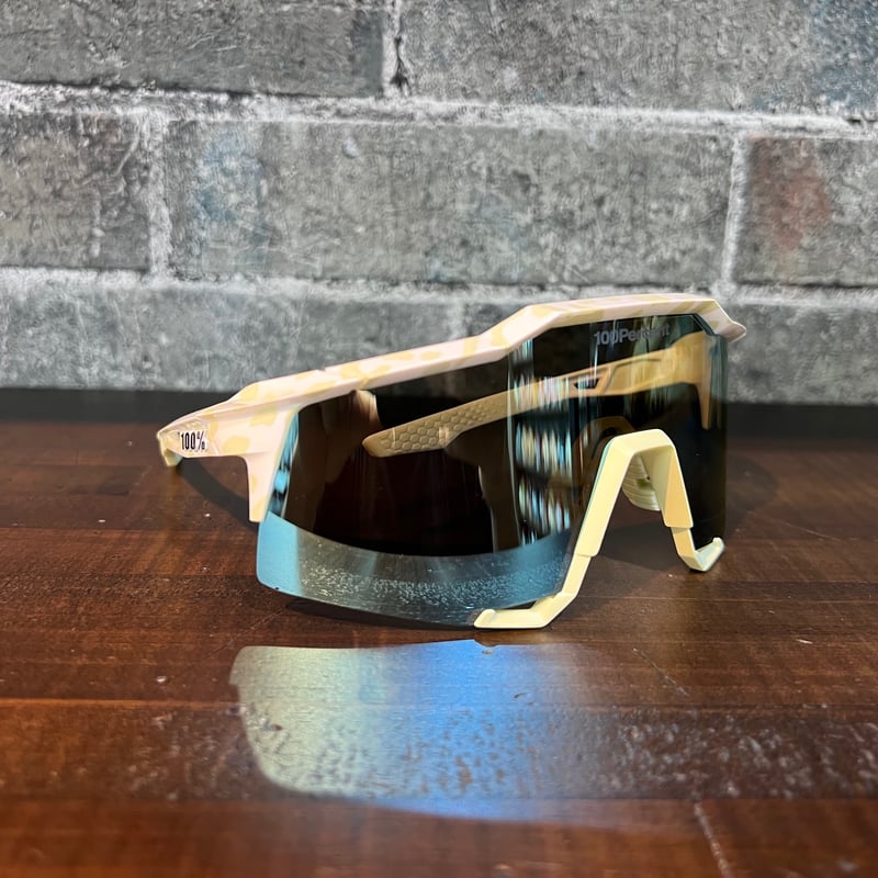 100%(ワンハンドレッド) 限定サングラス エリー・デラクルーズモデル