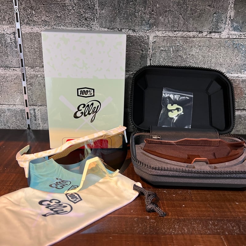 100%(ワンハンドレッド) 限定サングラス エリー・デラクルーズモデル