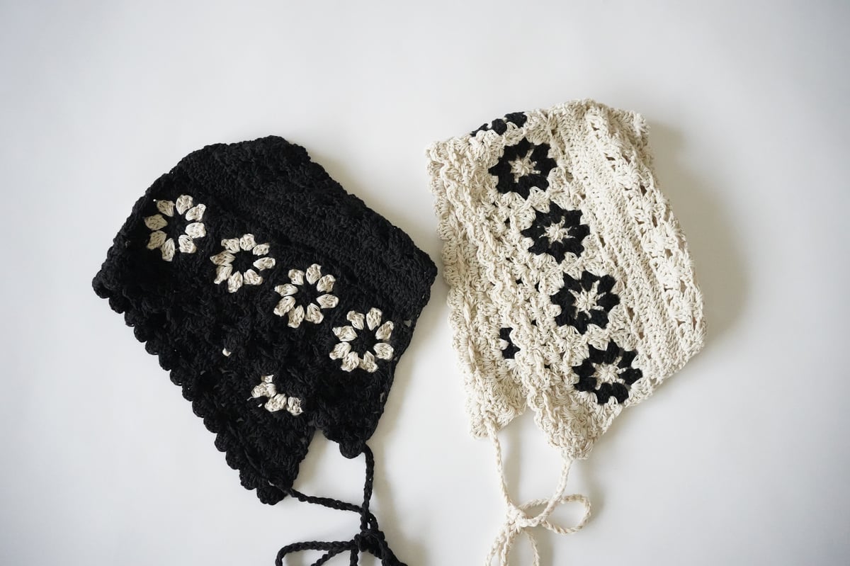 monokuro flower crochet bonnet (2571) | nikomake