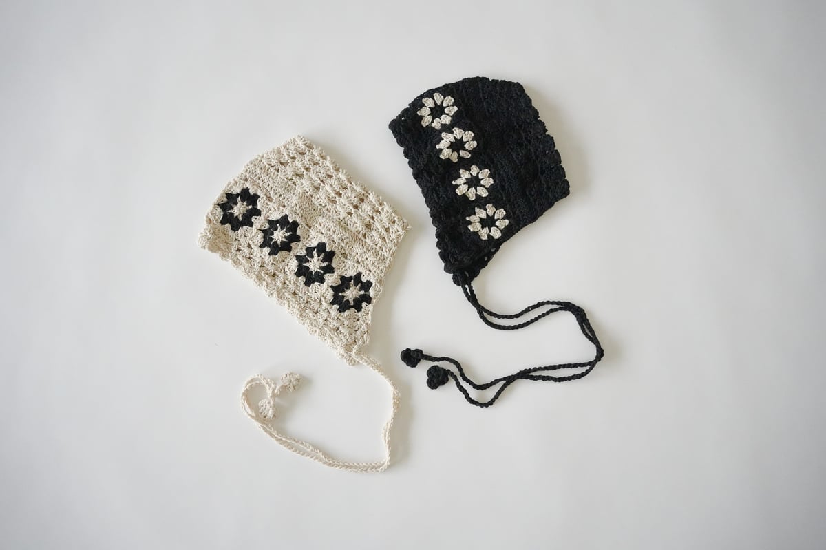monokuro flower crochet bonnet (2571) | nikomake
