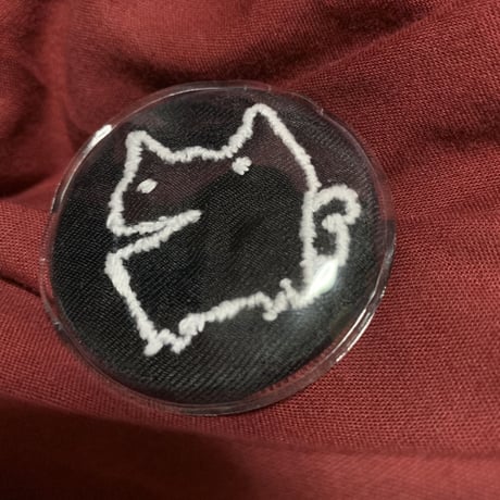 犬刺繍缶バッチ