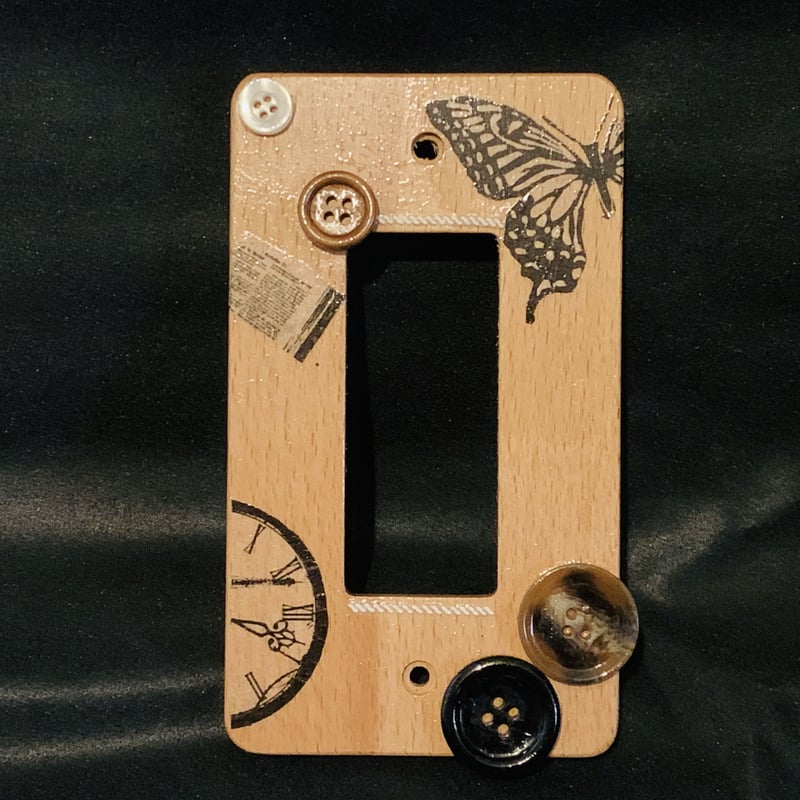 g*y様 アンティーク　コンセントカバー　三つ口 コンセントカバー 3口 | ぽちすとあ。 アンティーク コンセントカバー