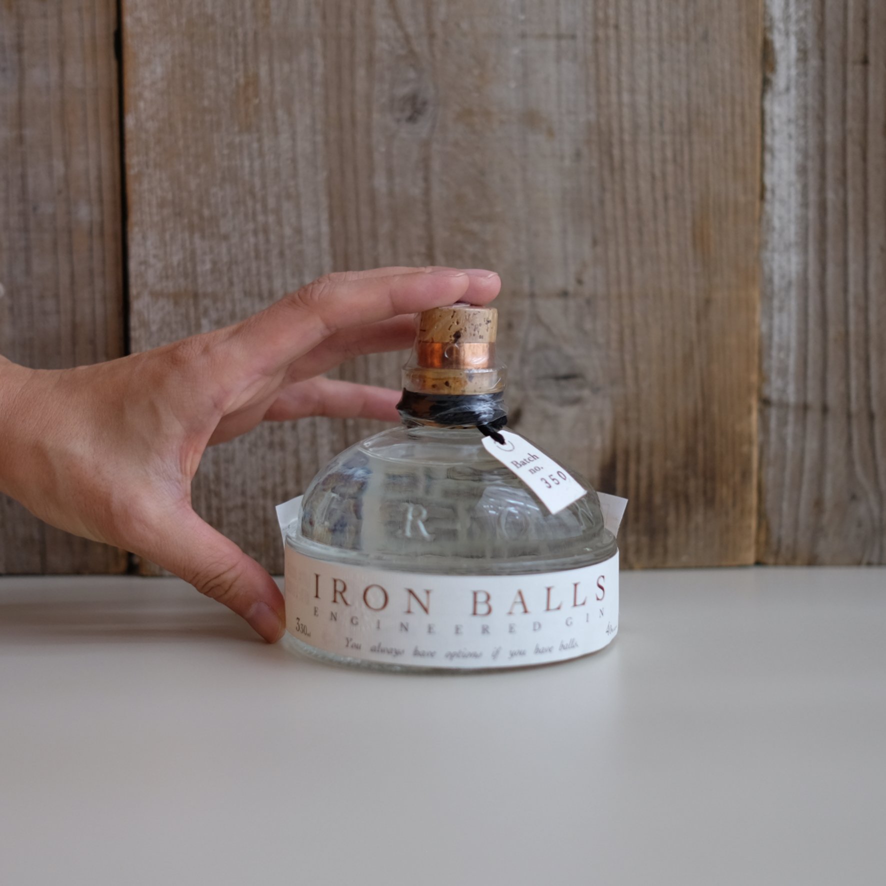 IRON BALLS GIN [330ml] | GIN BOTTLE SHOP