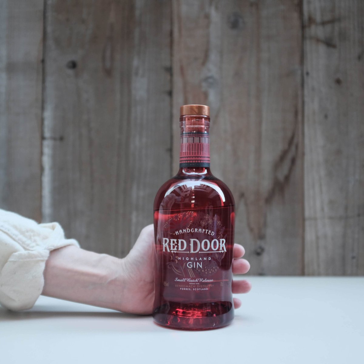 HANDCRAFTED RED DOOR HIGHLAND GIN | GIN BOTTLE