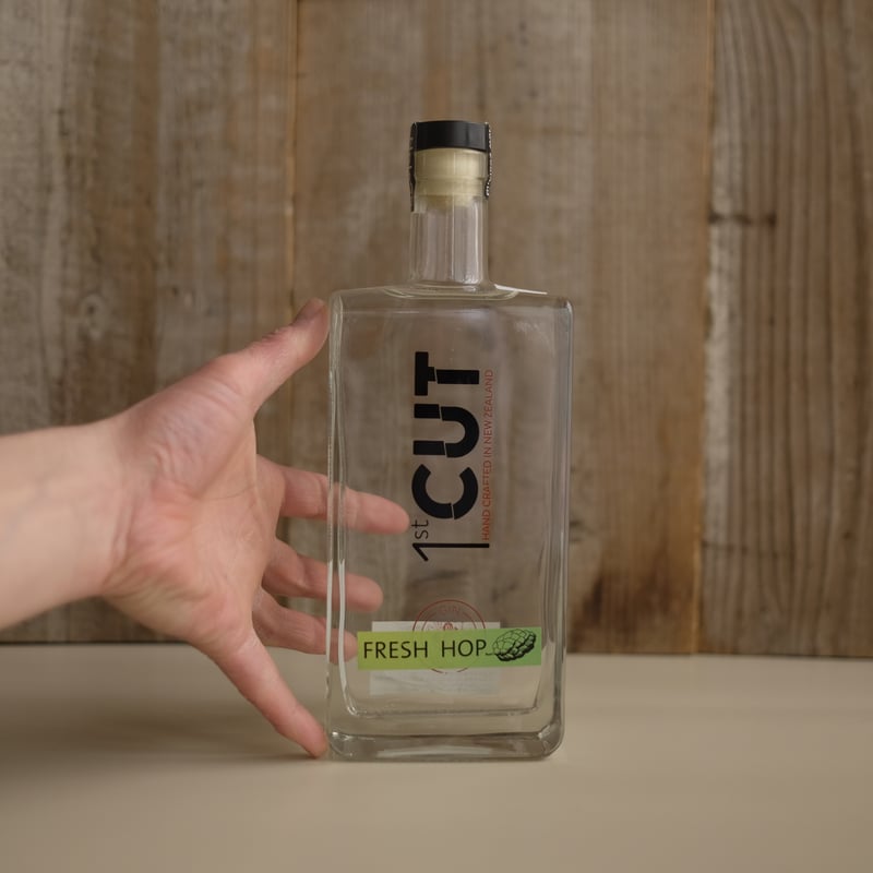 1ST CUT FRESH HOP GIN NELSON SAUVIN | GIN BOTTL