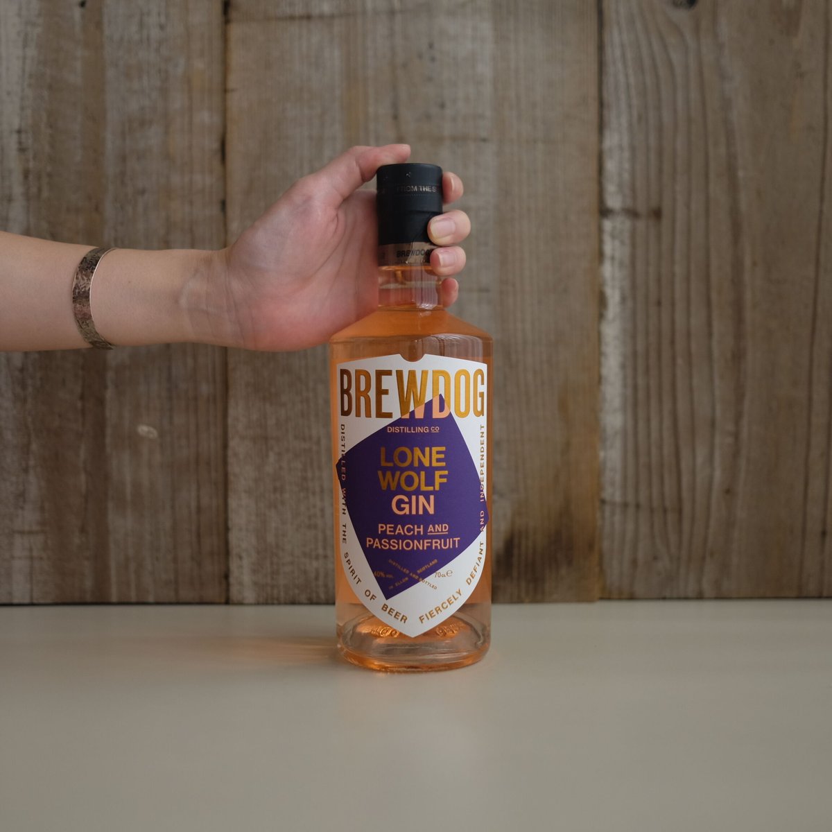 LONE WOLF PEACH & PASSION FRUIT GIN | GIN BOTTL LONE WOLF PEACH & PASSION FRUIT GIN | GIN BOTTL