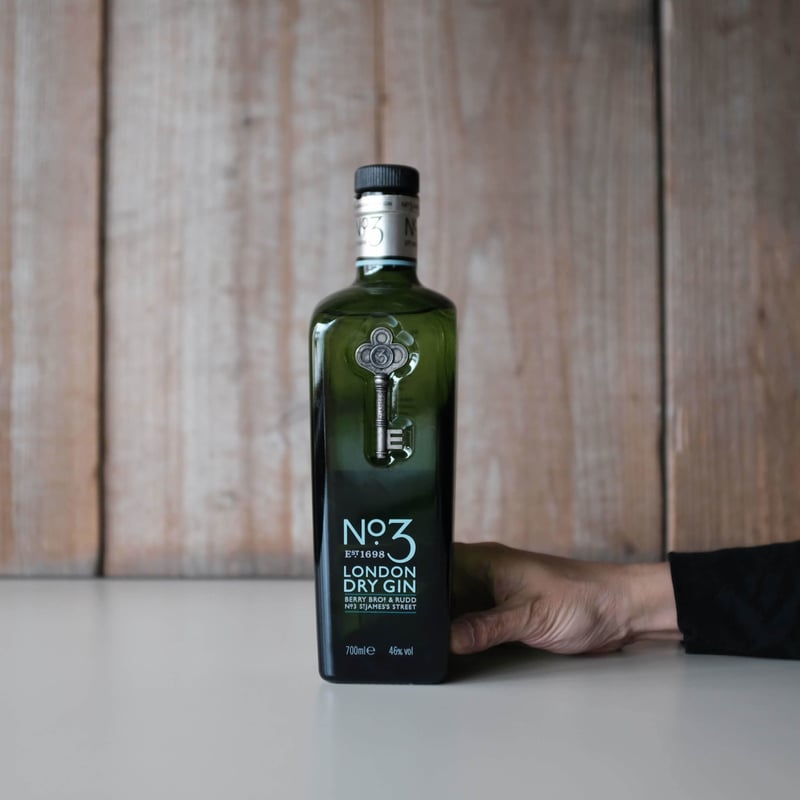 No.3　ジン　旧 旧ボトル No.3 ロンドン ジン 750ml 46%の通販 by えるさわ's