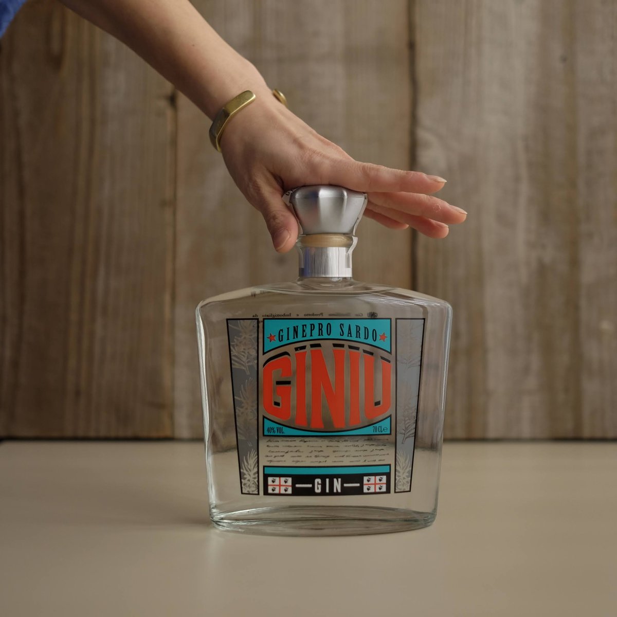 GINIU LONDON DRY GIN | GIN BOTTLE SHOP GINIU LONDON DRY GIN | GIN BOTTLE SHOP