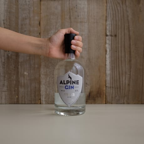 PFANNER ALPINE DRY GIN(化粧箱付き)