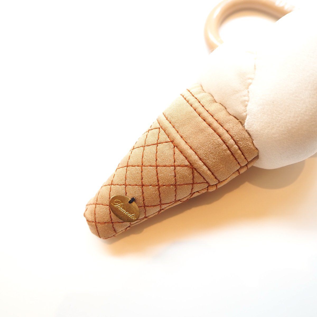 Carabiner-SOFT ICE CREAM WHITE | Demodee Offici