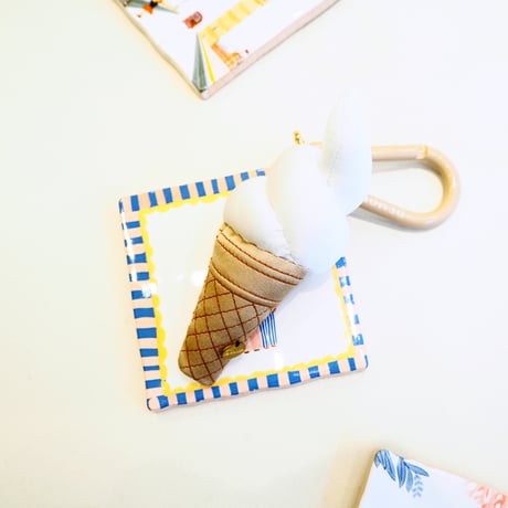 Demodee　コード編み　チャーム　アイスクリーム　ピンク　デモデ DEMODEE デモデ Carabiner-ice cream