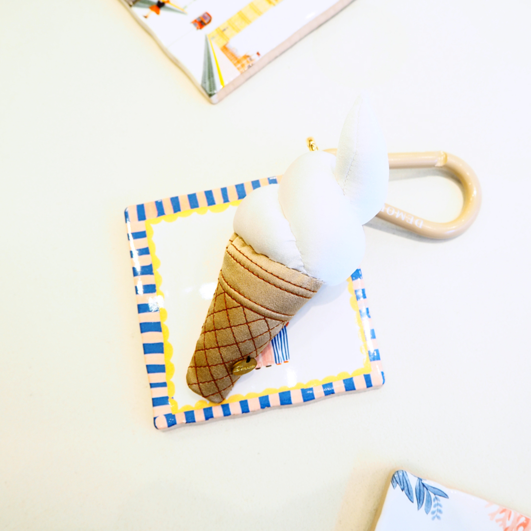 Carabiner-SOFT ICE CREAM WHITE | Demodee Offici